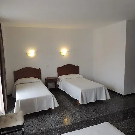 Hostel Elegance Playa Arenal Ii *