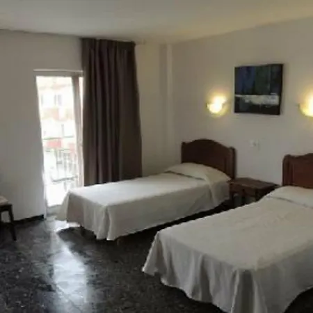 Hostel Elegance Playa Arenal Ii *