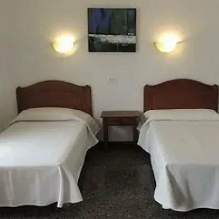 Elegance Playa Arenal Ii Hostal
